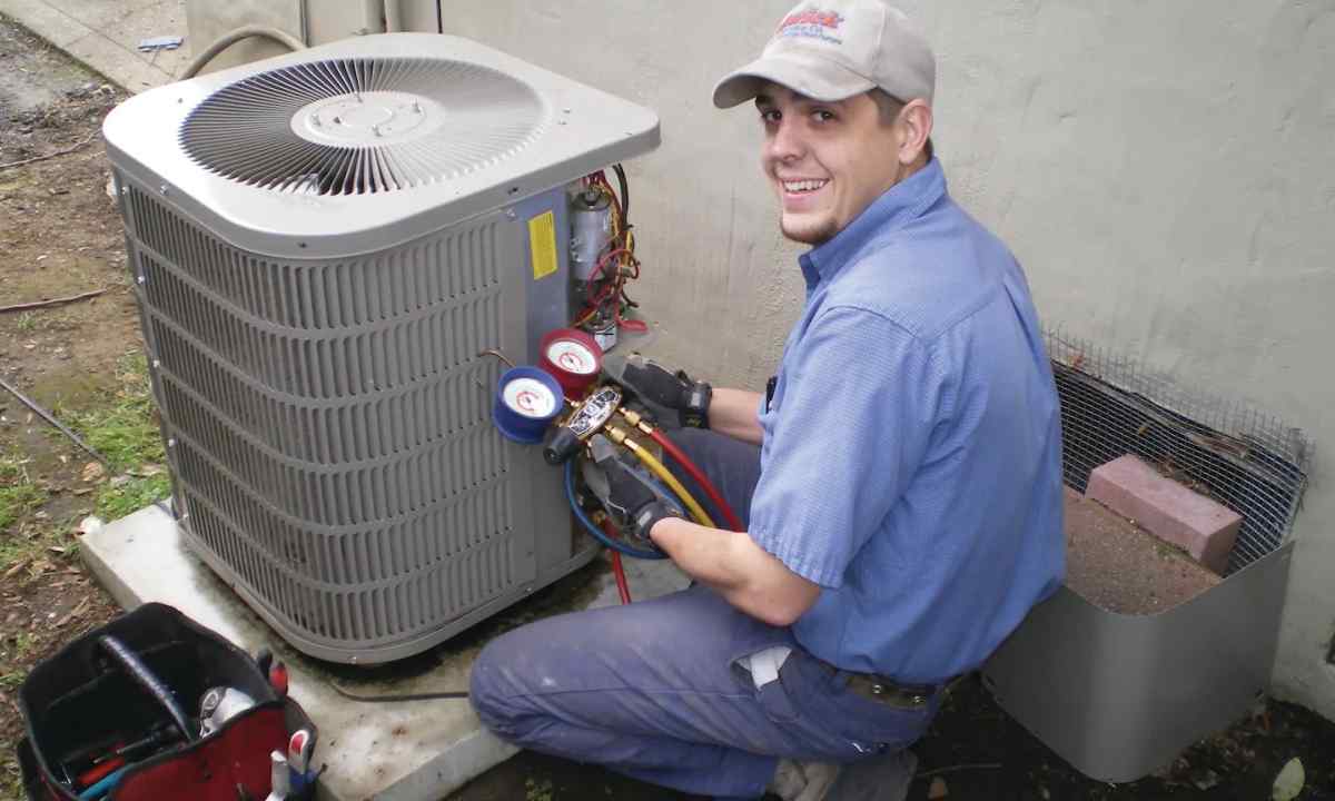 Mounting of heat pumps the hands